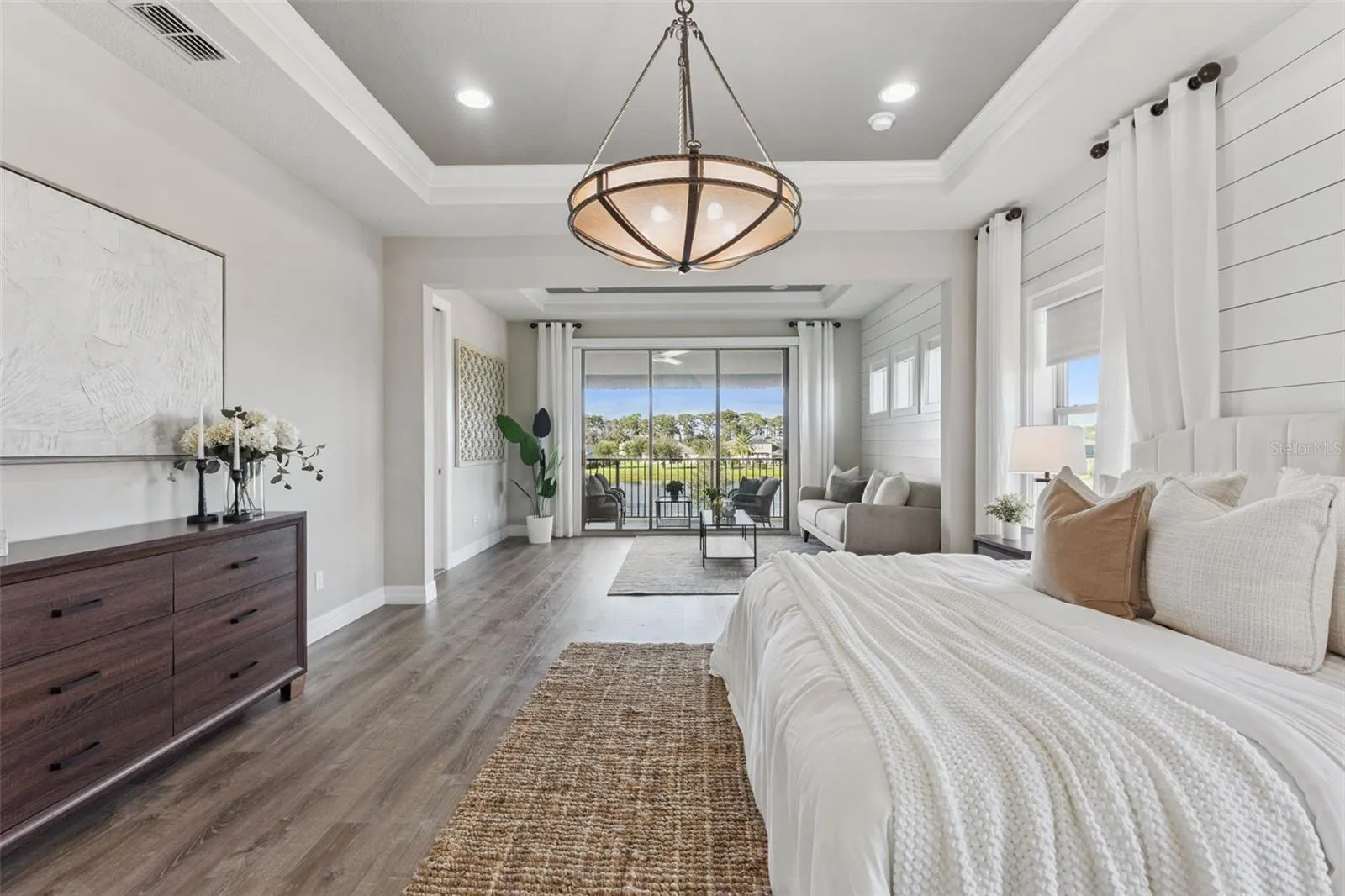 17537 LAGODA LN