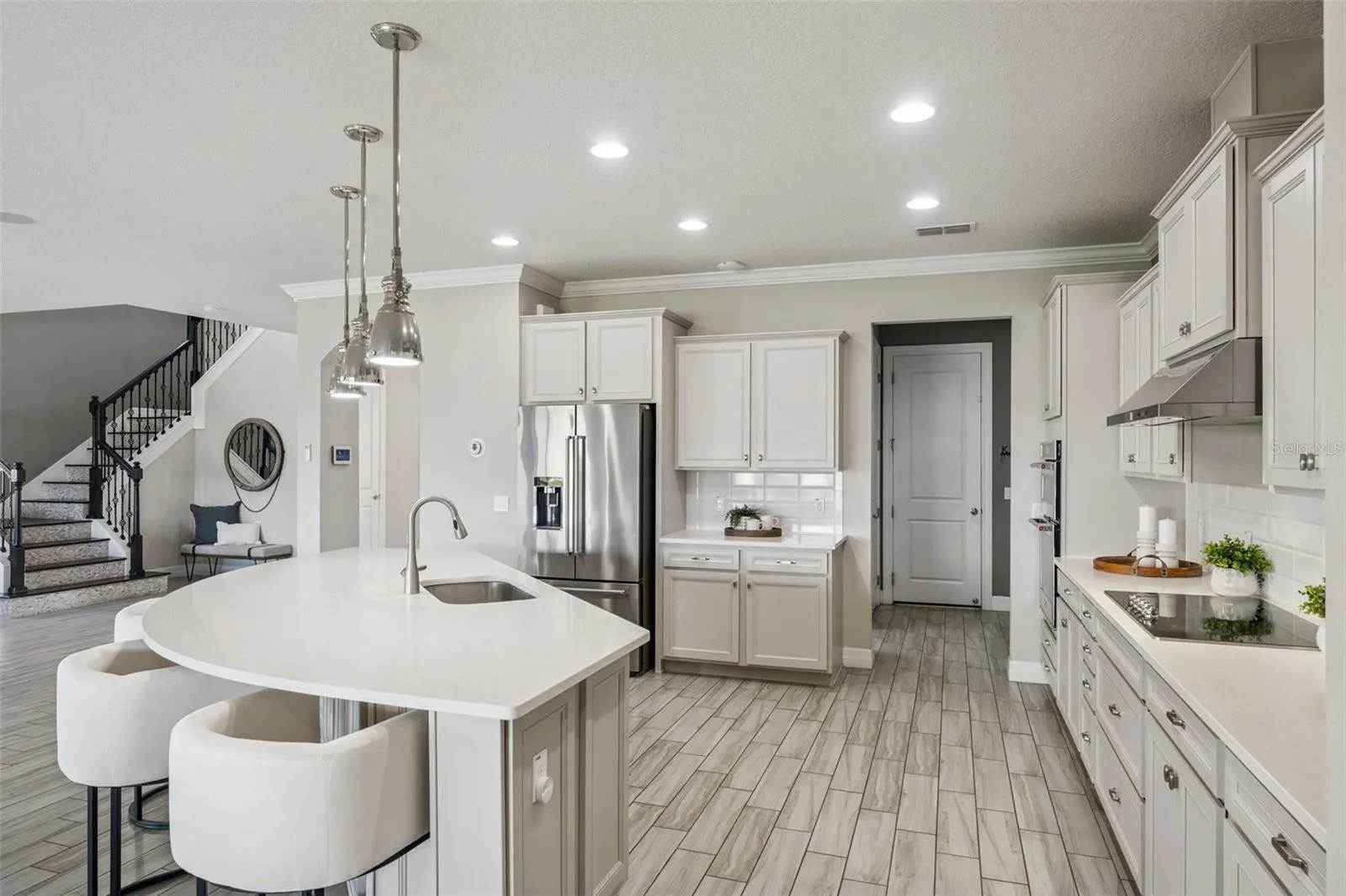 17537 LAGODA LN