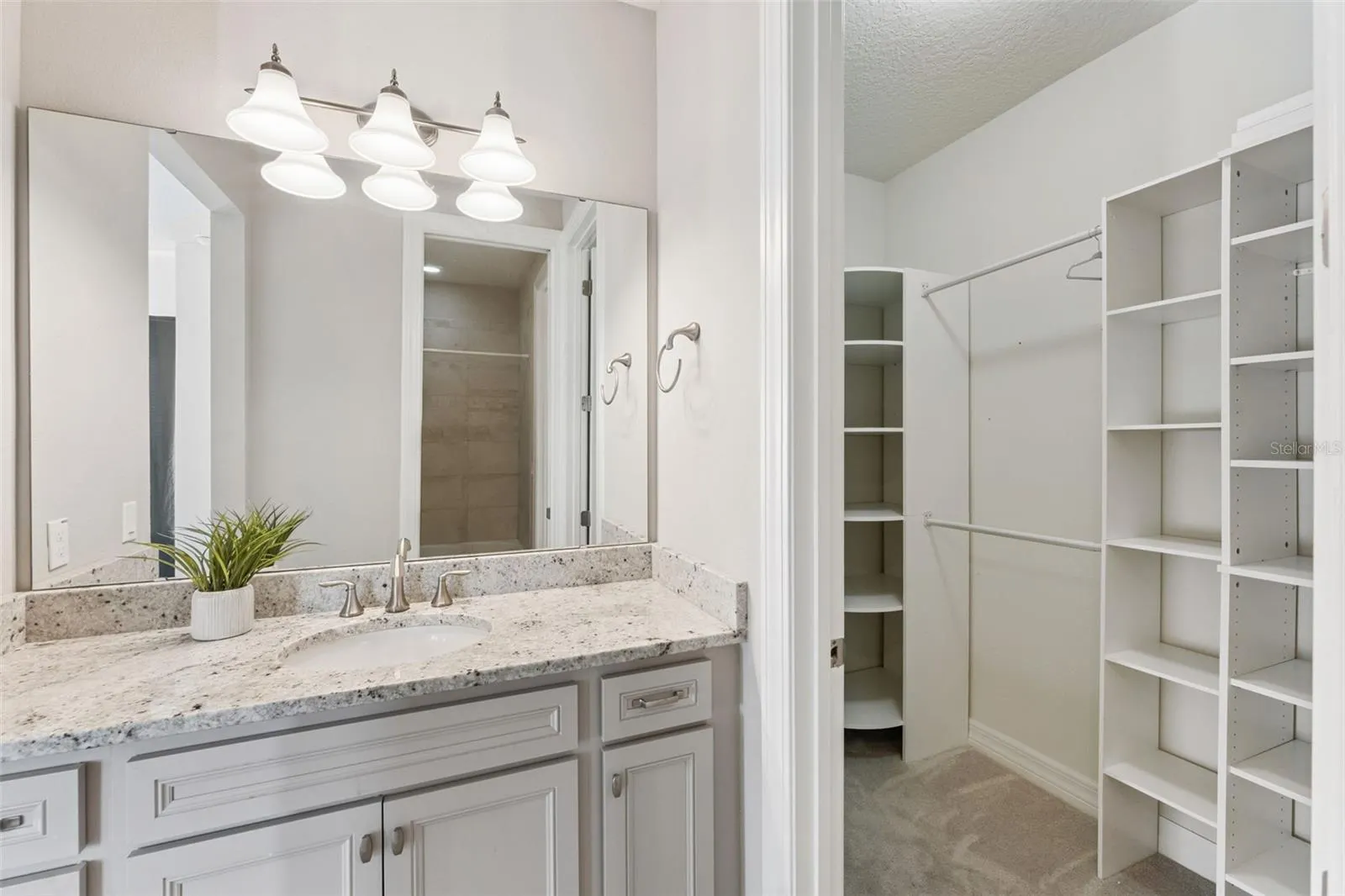 17537 LAGODA LN