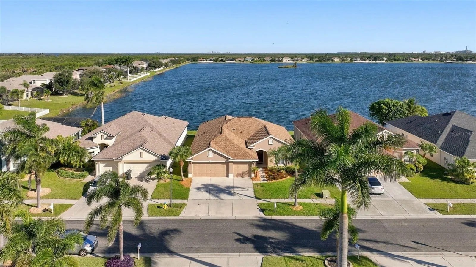 1822 MIRA LAGO CIR