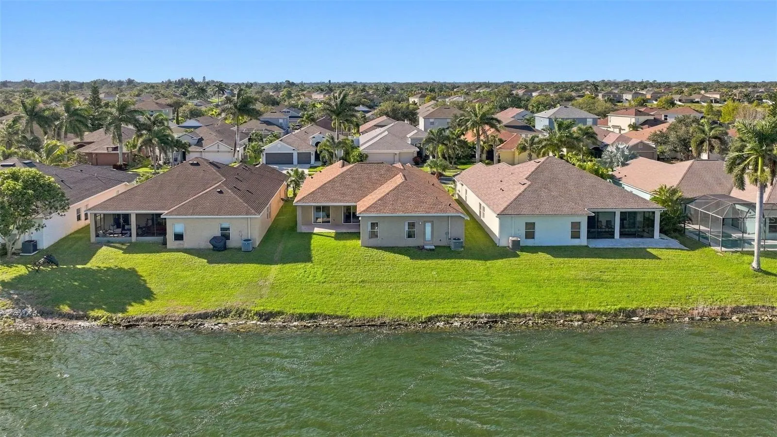 1822 MIRA LAGO CIR