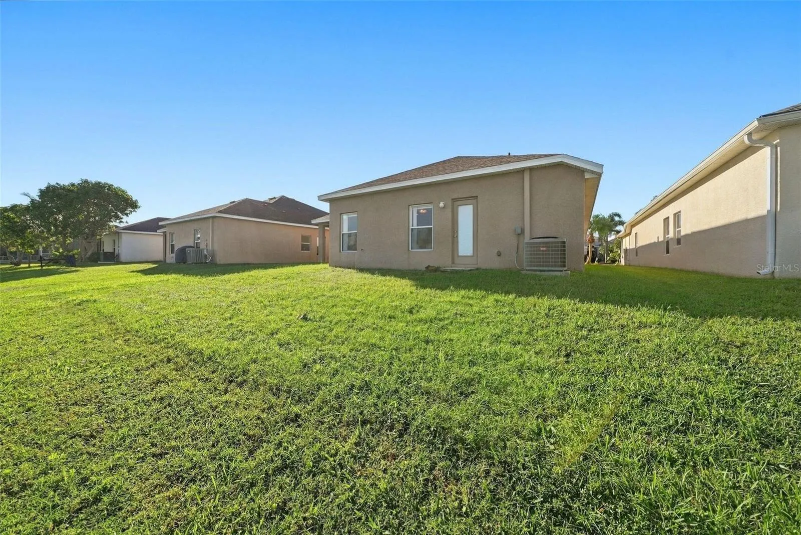 1822 MIRA LAGO CIR