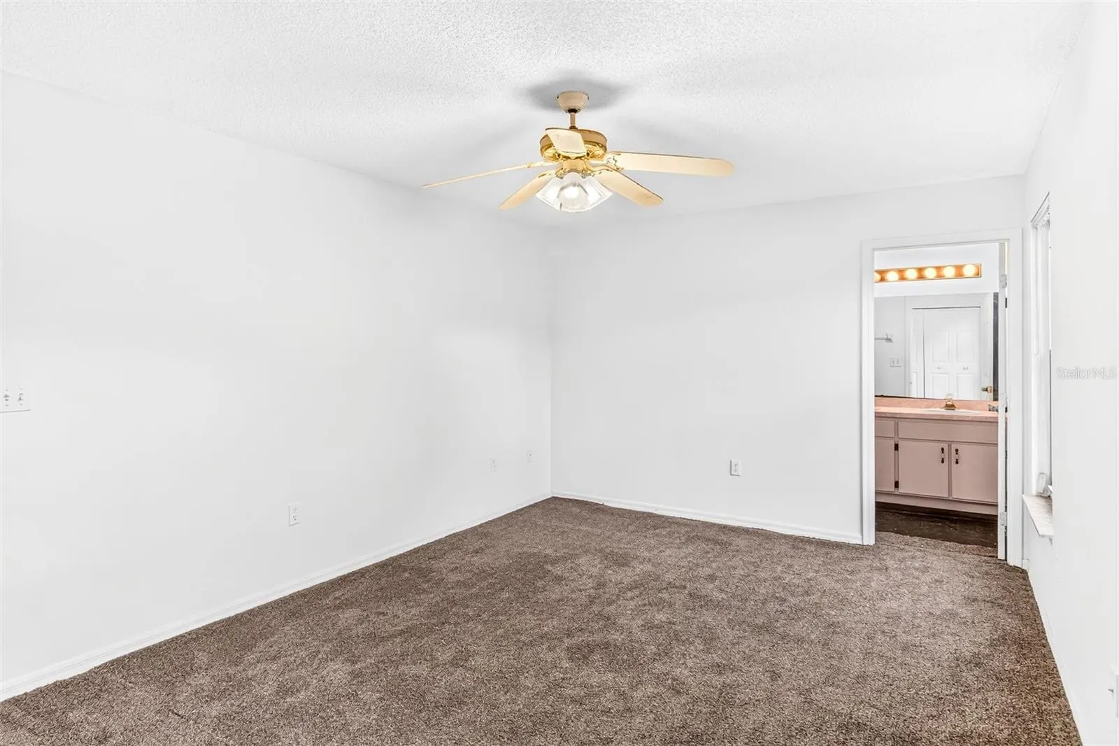 602 CARIBOU CT