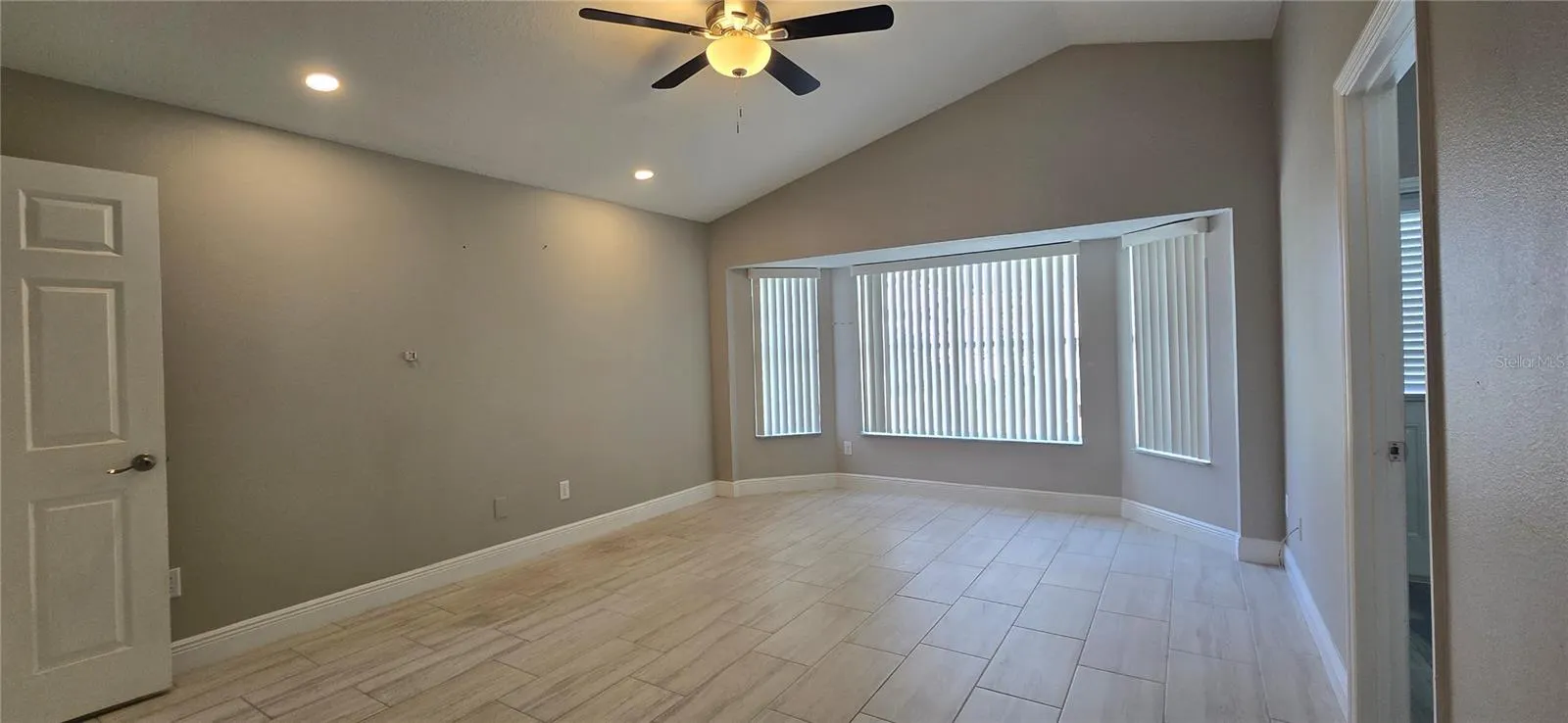 1527 HIGH GROVE WAY