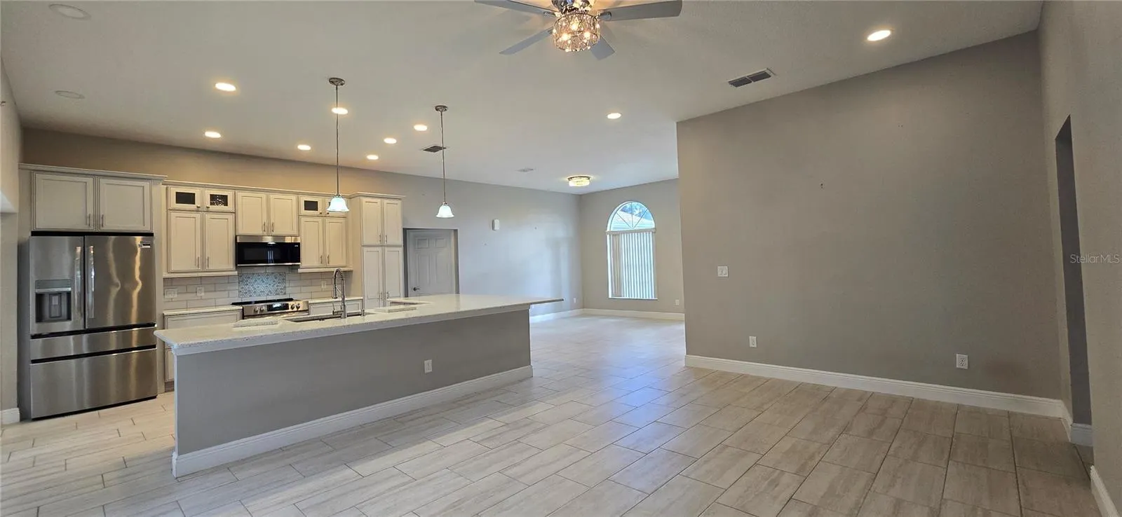 1527 HIGH GROVE WAY