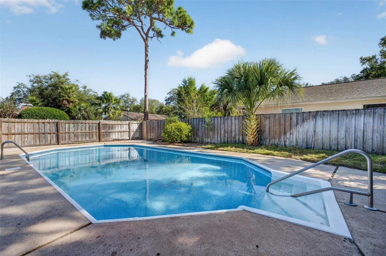 326 COBLE DR