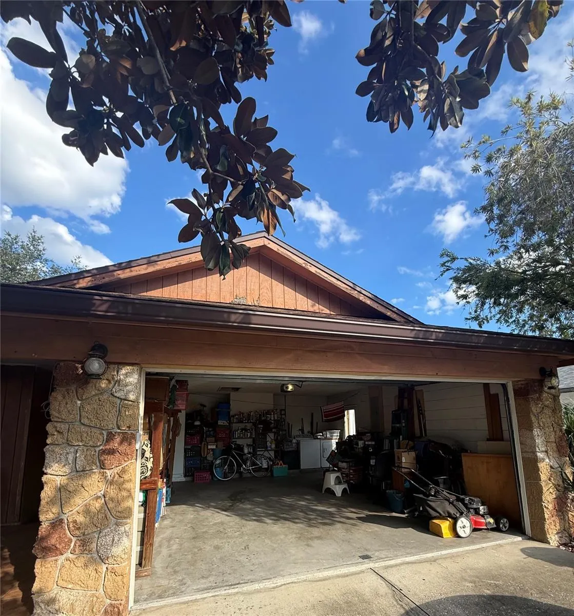 805 SUWANNEE DR