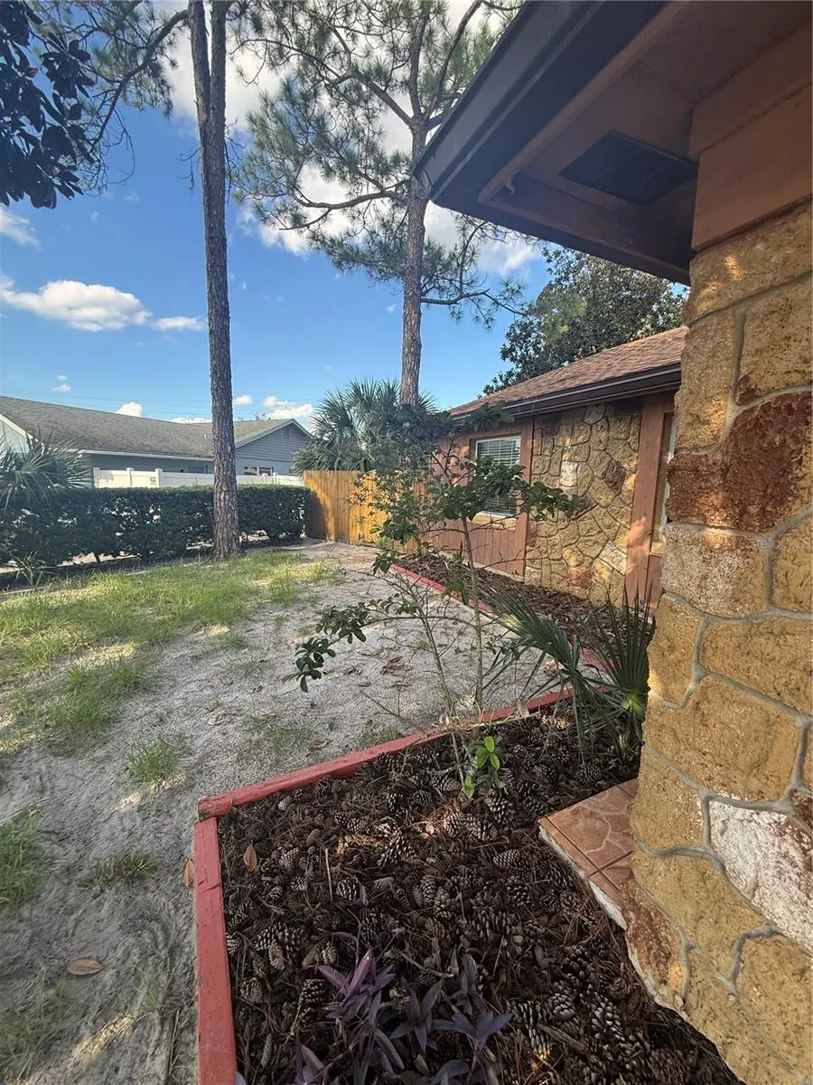 805 SUWANNEE DR