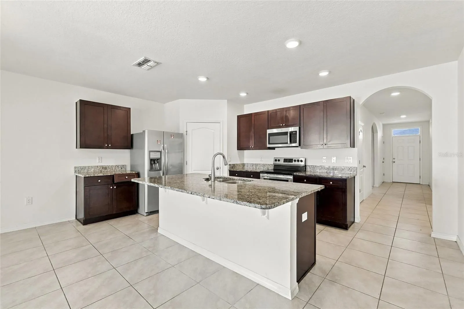 3132 COUNTRY CLUB CIR