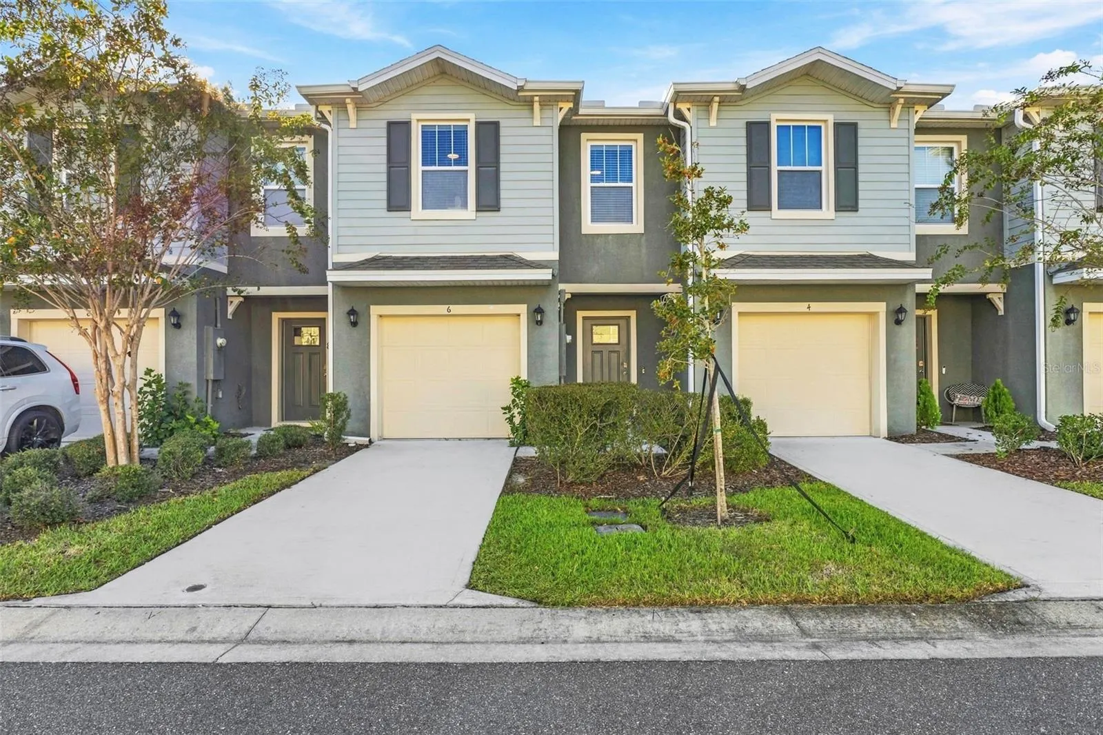 6 BELLA OAKS DR