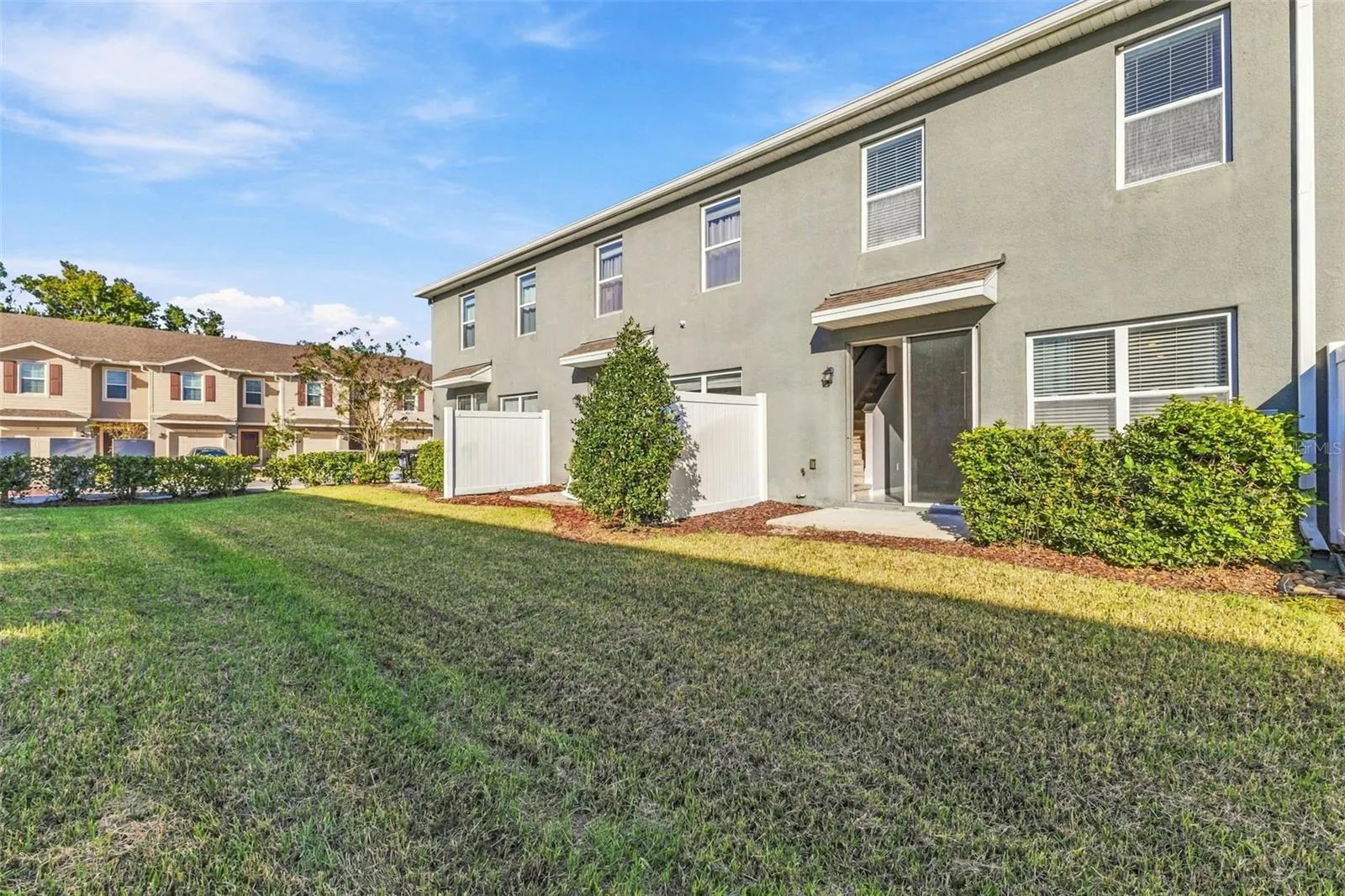 6 BELLA OAKS DR