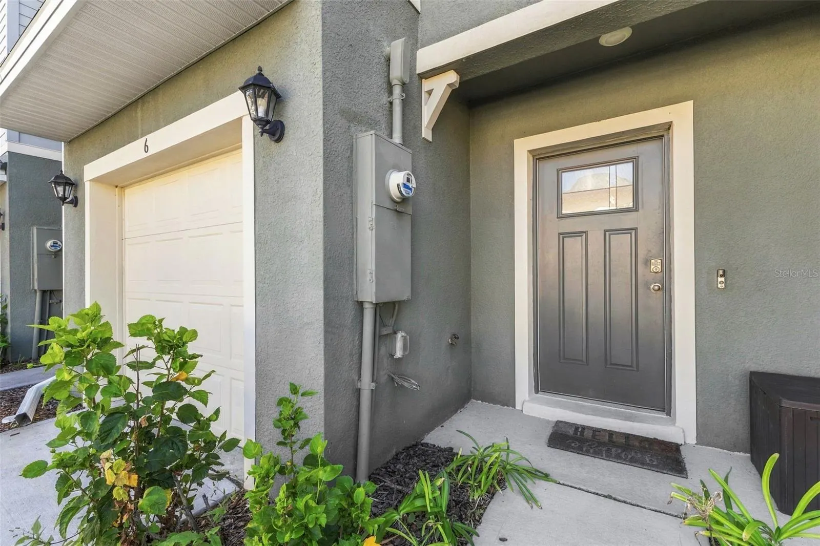 6 BELLA OAKS DR