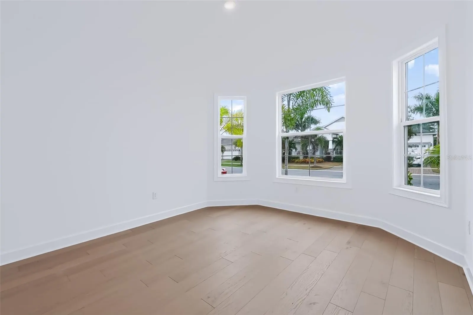 1033 SIGNET DR