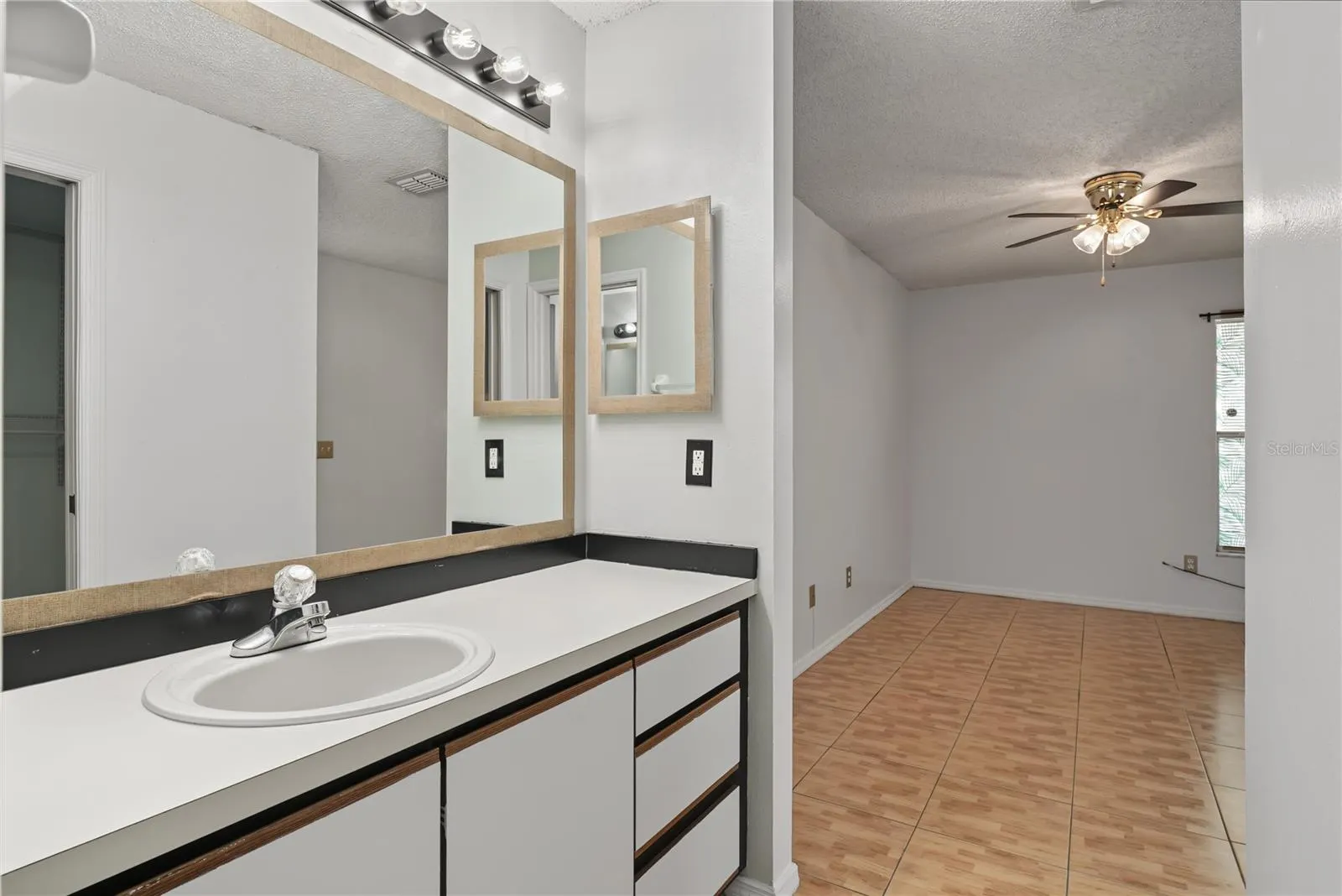 3117 SANDY SHORE LN