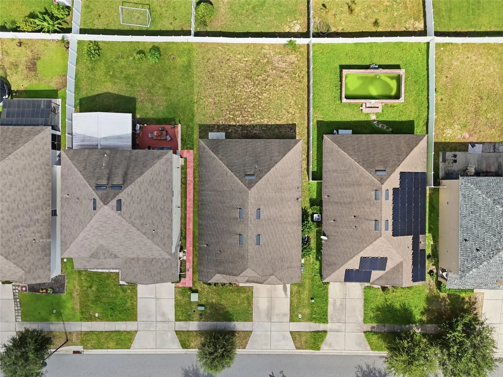 320 ABERDEEN DR