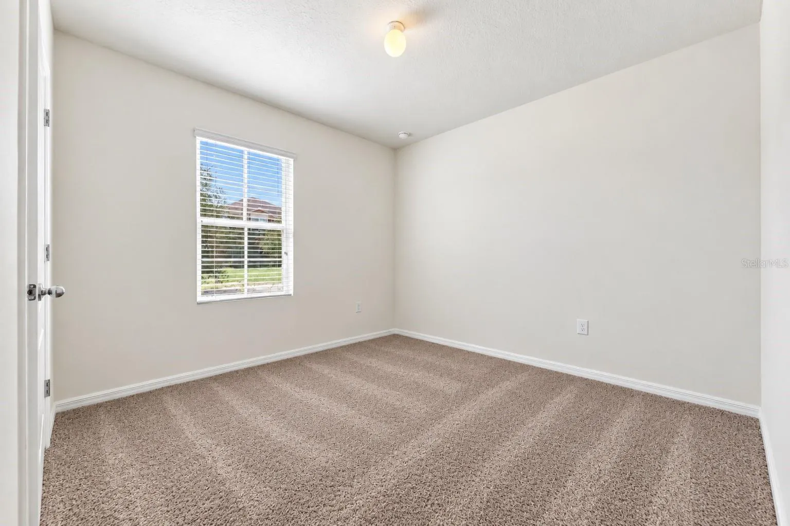 320 ABERDEEN DR