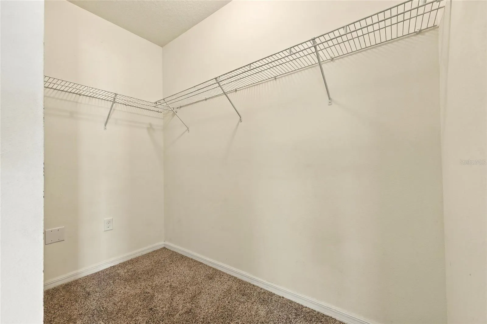 320 ABERDEEN DR