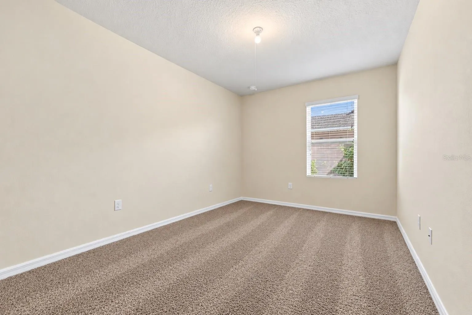 320 ABERDEEN DR