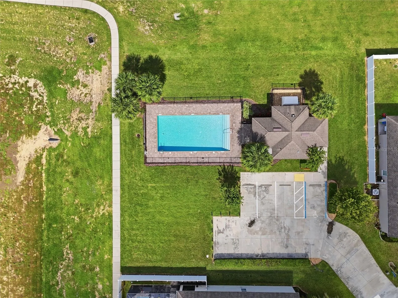 320 ABERDEEN DR