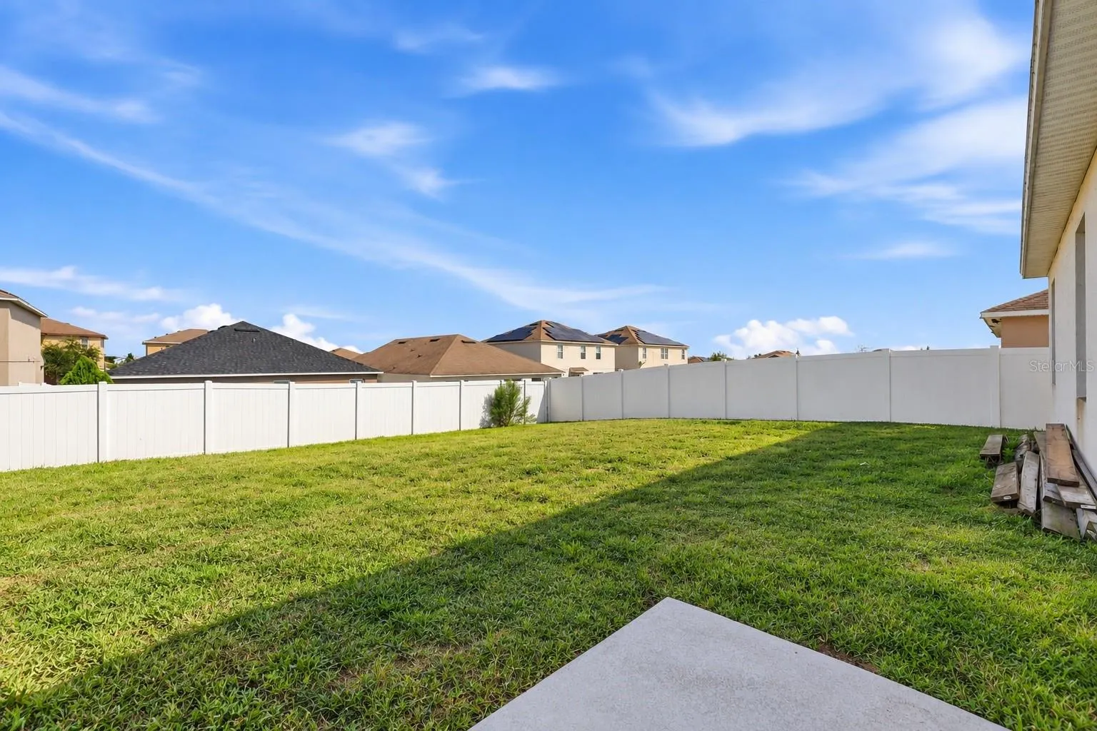 320 ABERDEEN DR