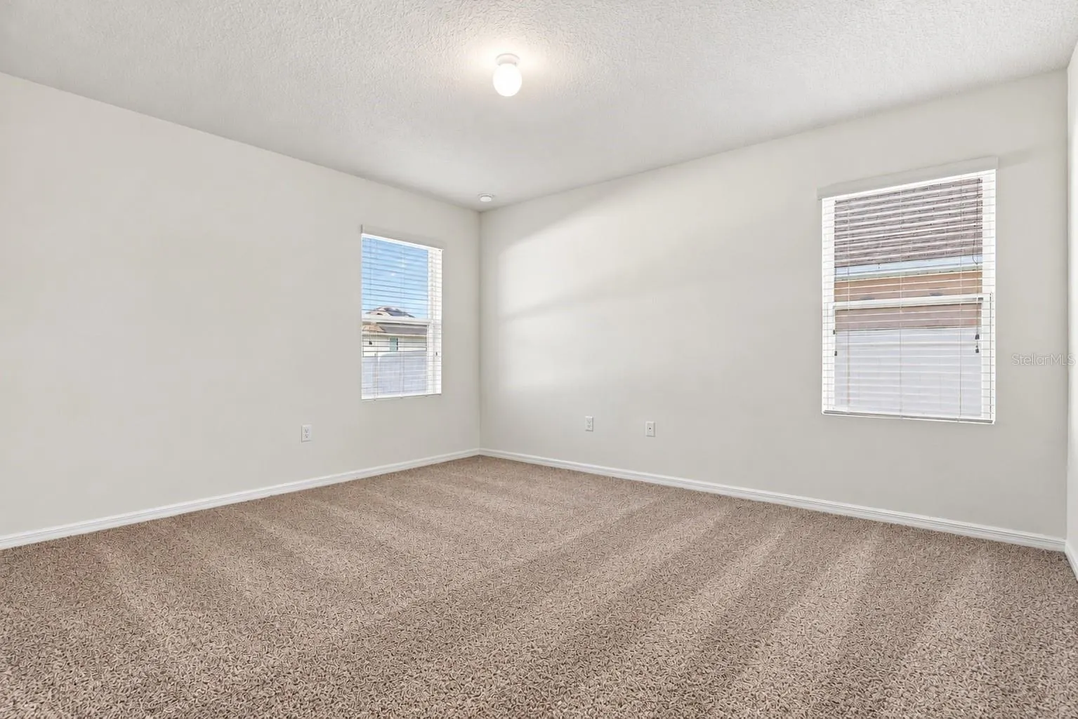 320 ABERDEEN DR