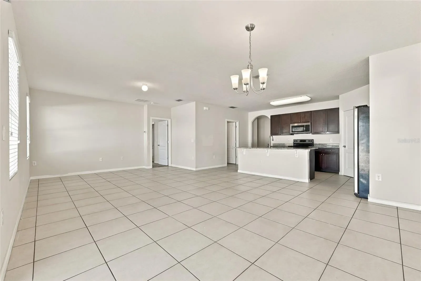 320 ABERDEEN DR