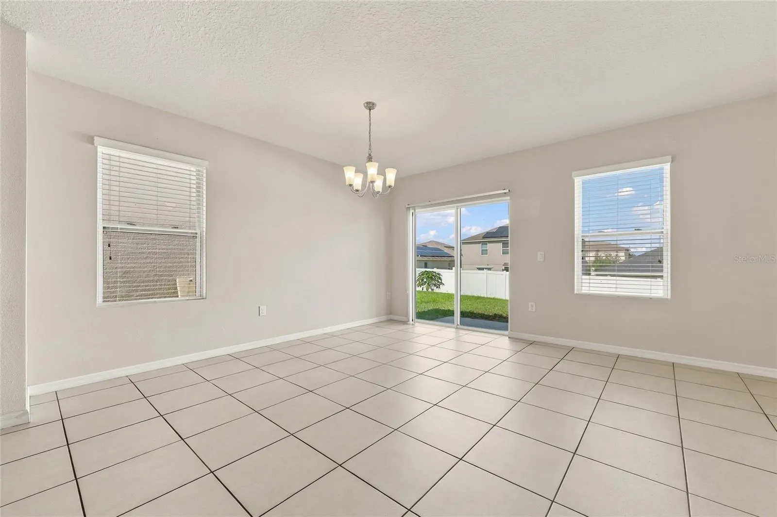320 ABERDEEN DR