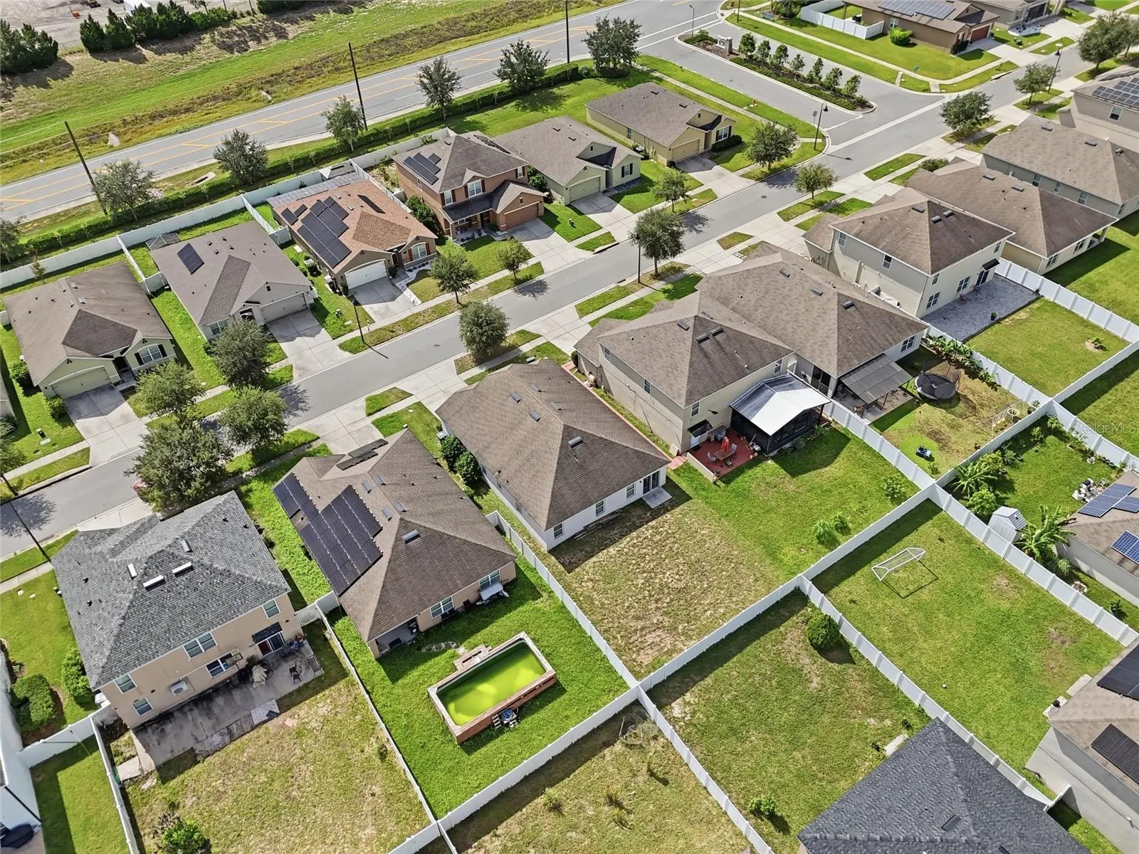 320 ABERDEEN DR