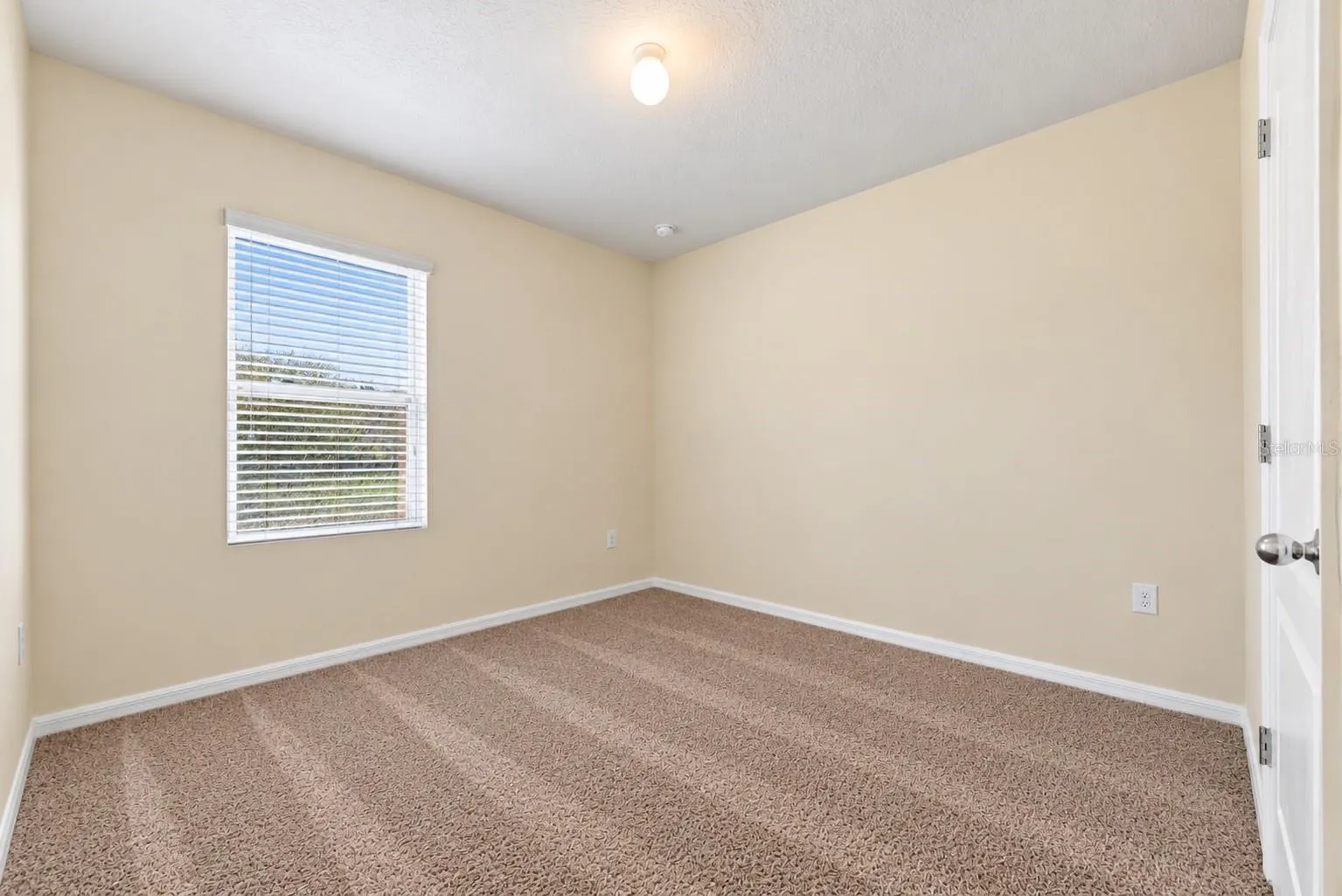 320 ABERDEEN DR