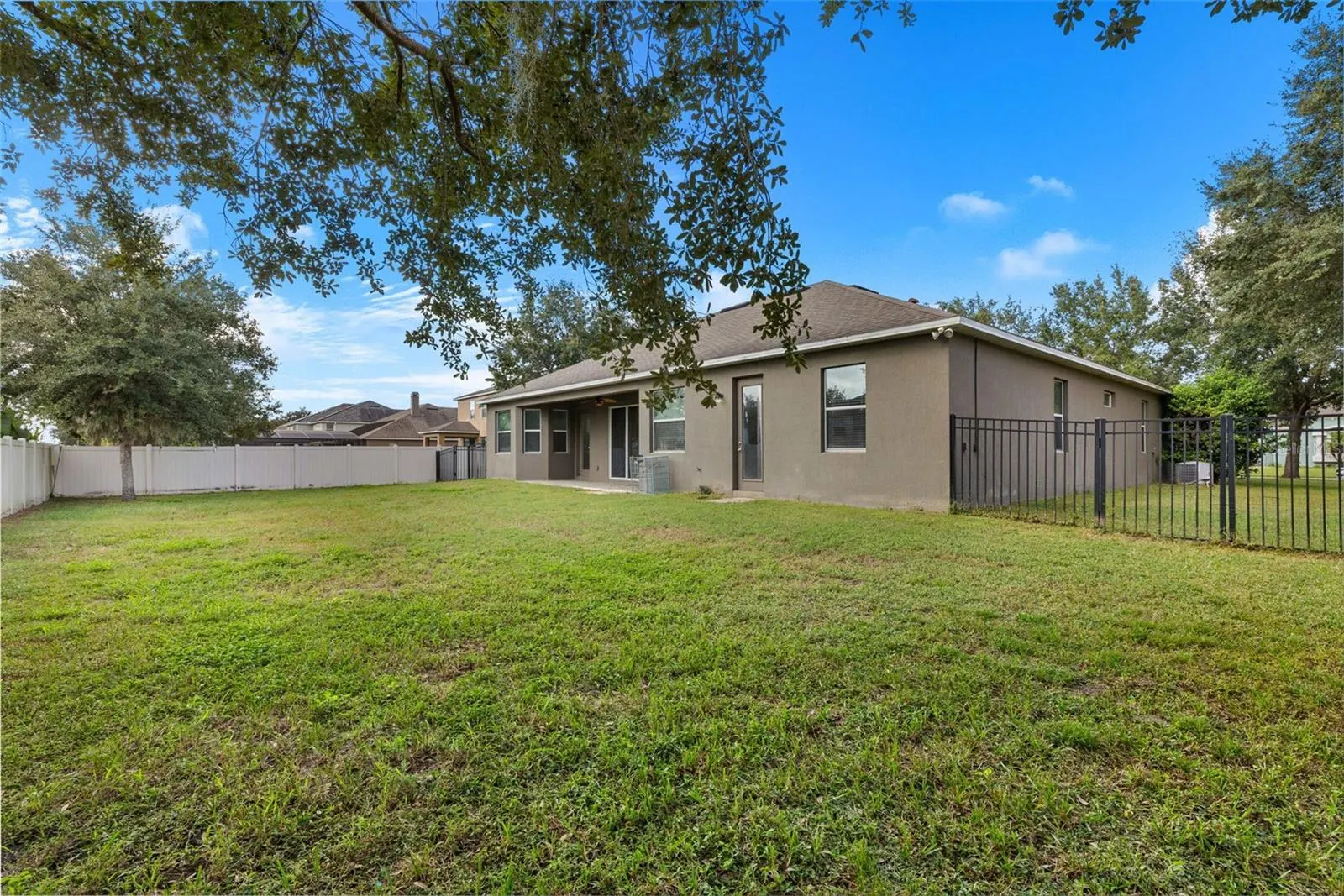 2210 PARKSIDE MEADOW DR