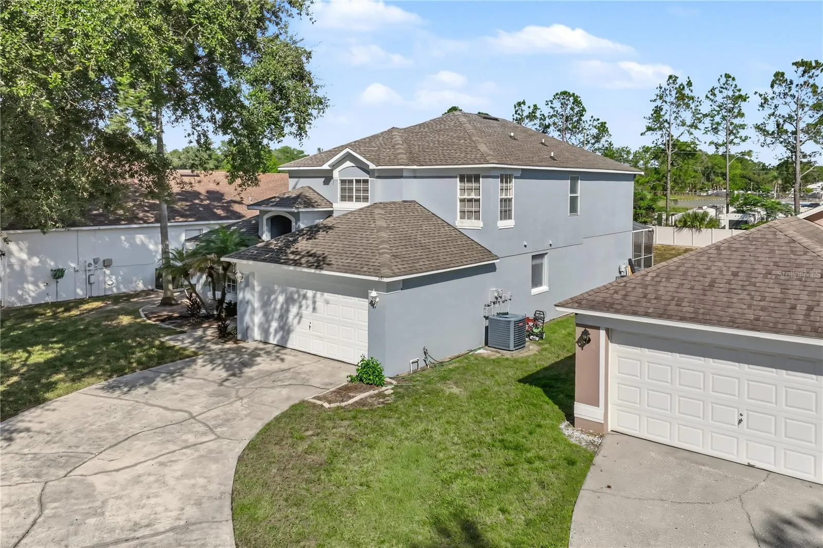 291 GROSVENOR LOOP