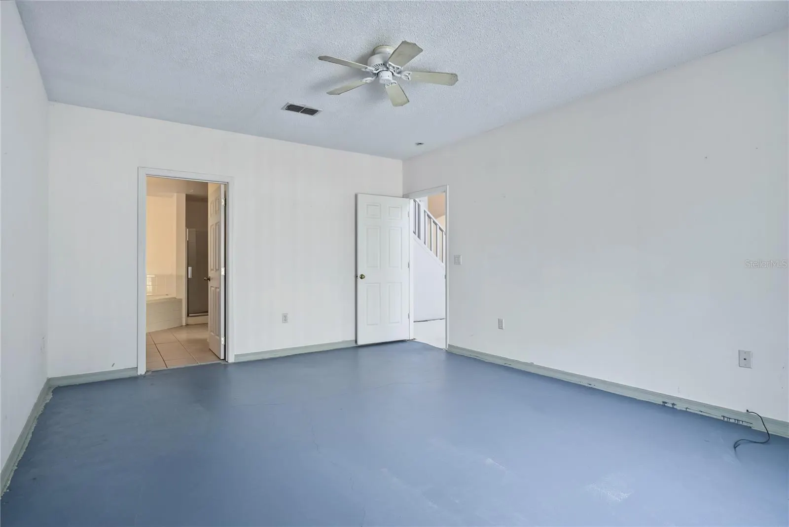 291 GROSVENOR LOOP