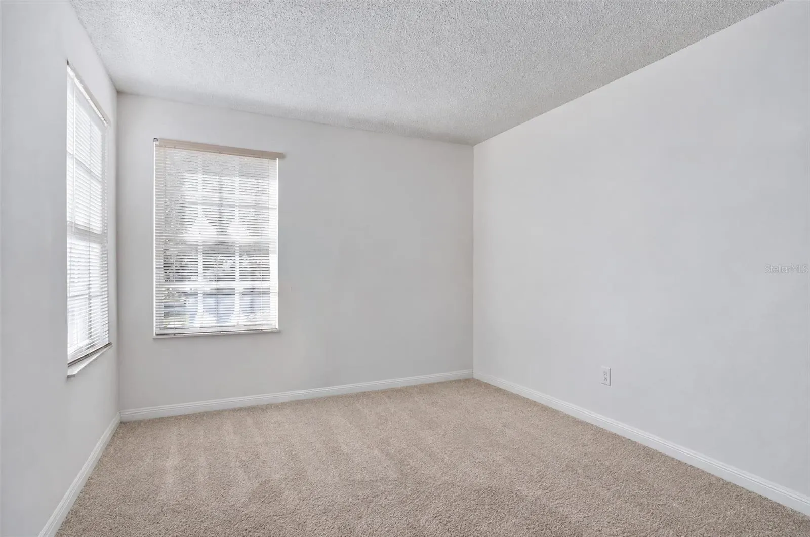 291 GROSVENOR LOOP