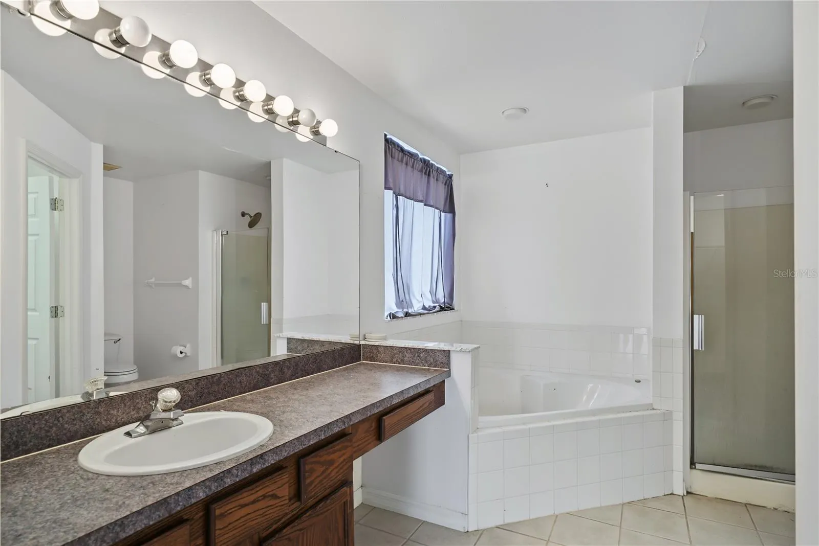 291 GROSVENOR LOOP