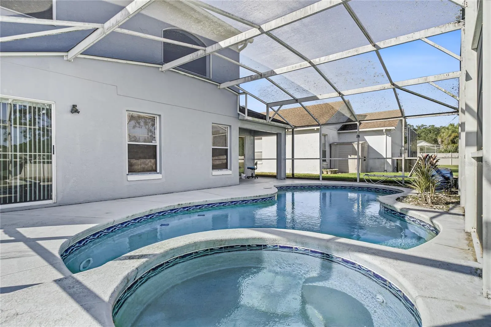 291 GROSVENOR LOOP
