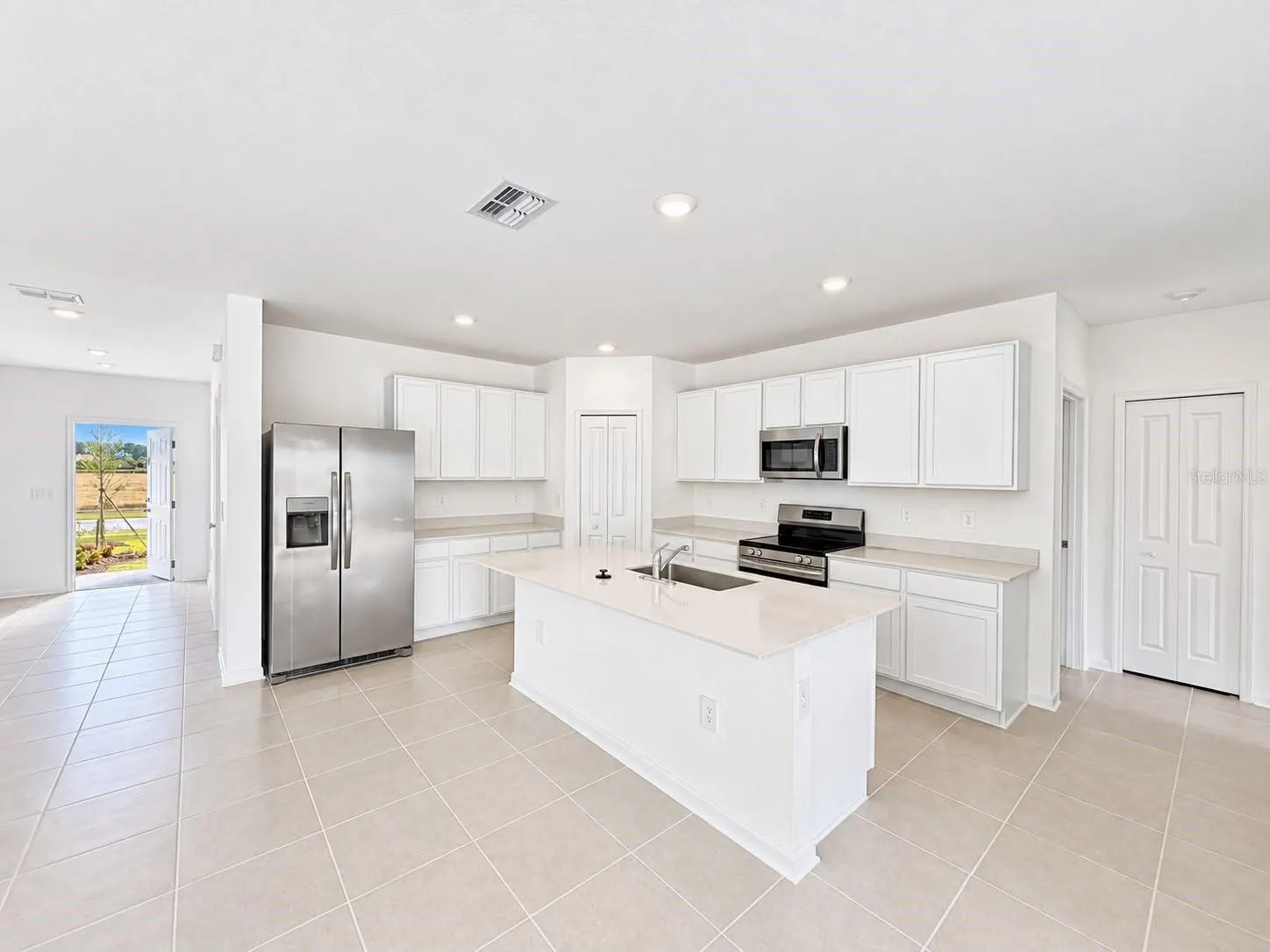 2142 CHRIS DR