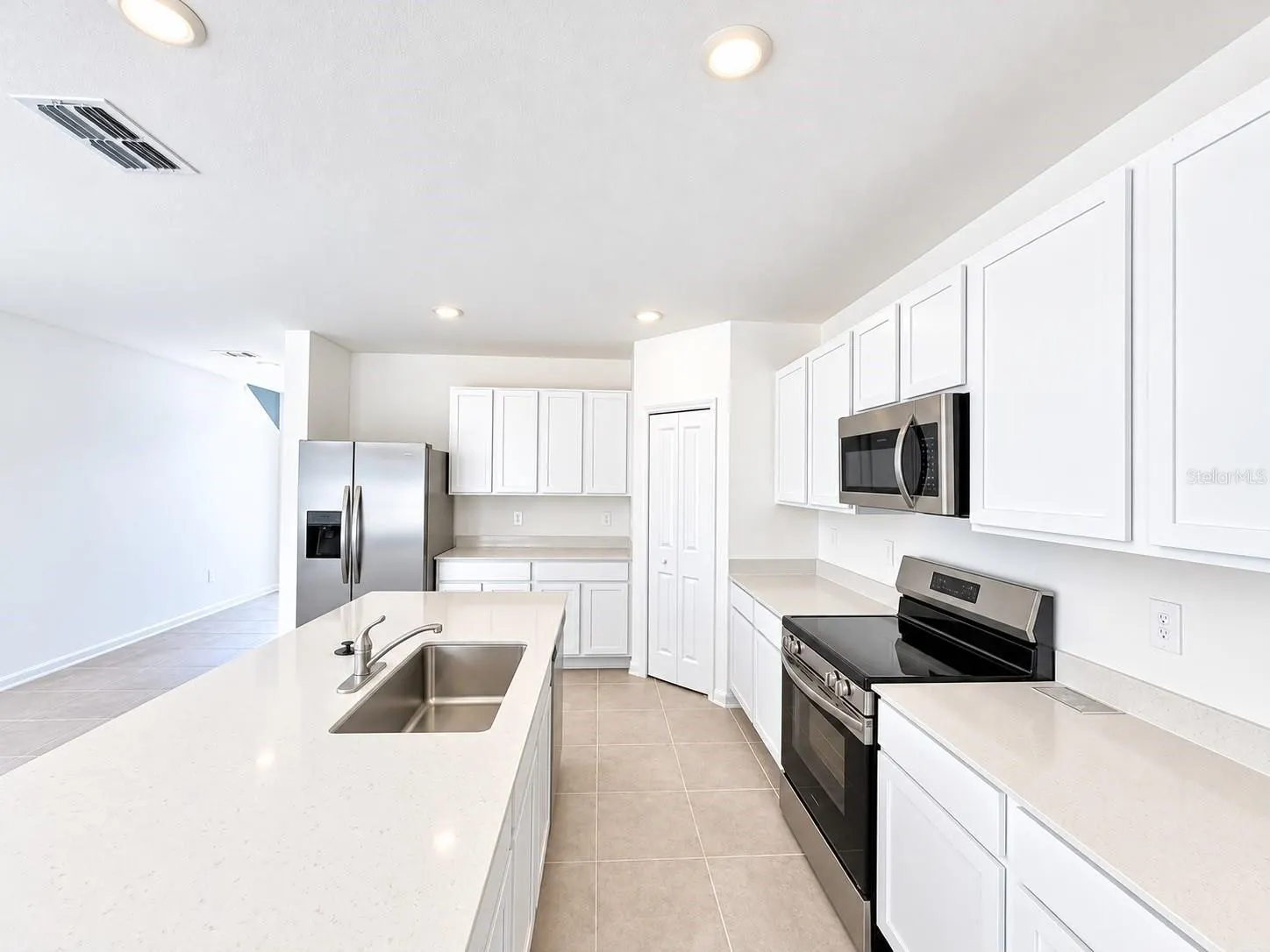 2142 CHRIS DR