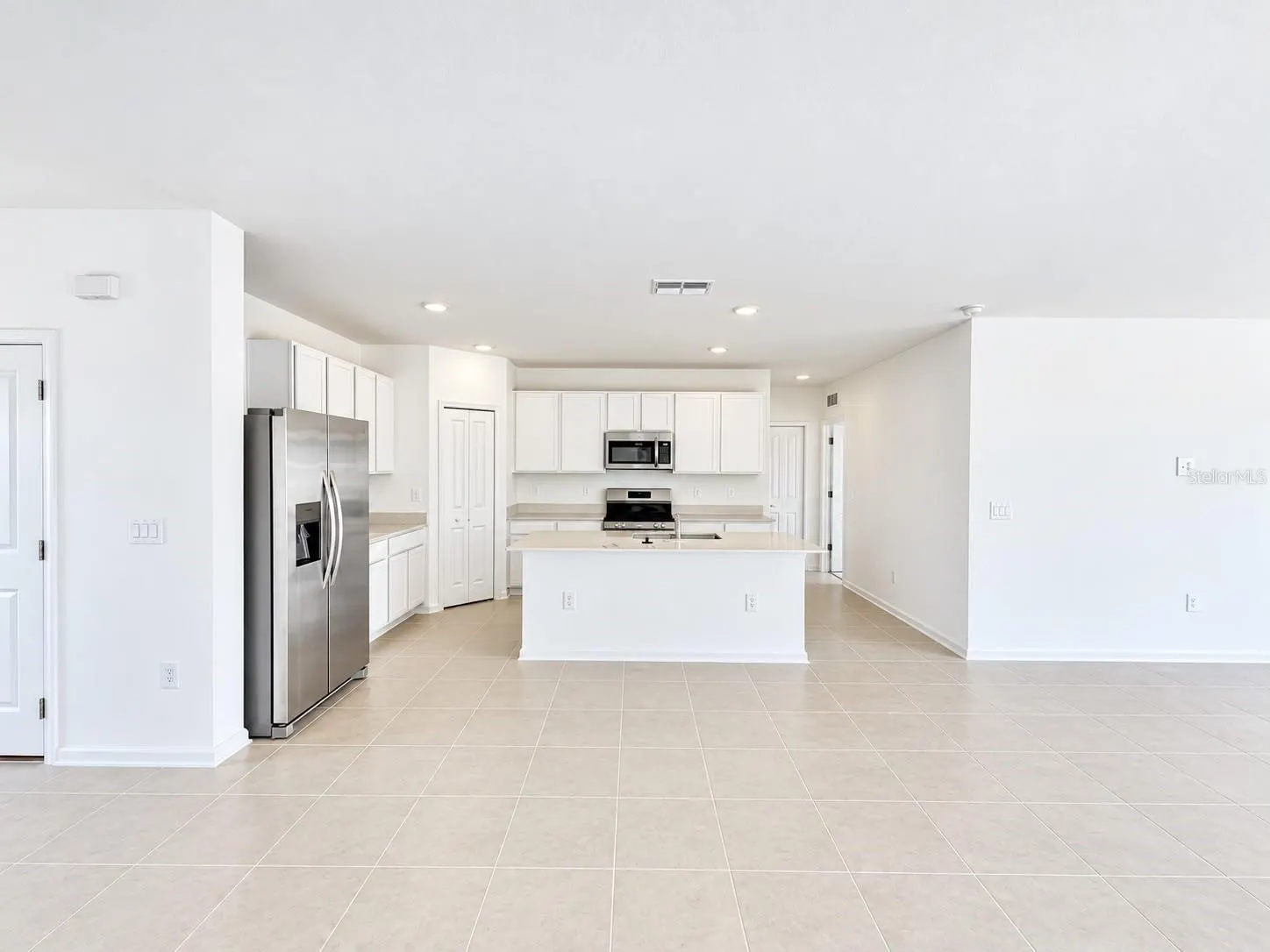 2142 CHRIS DR