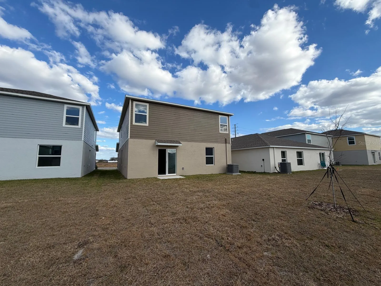 2142 CHRIS DR