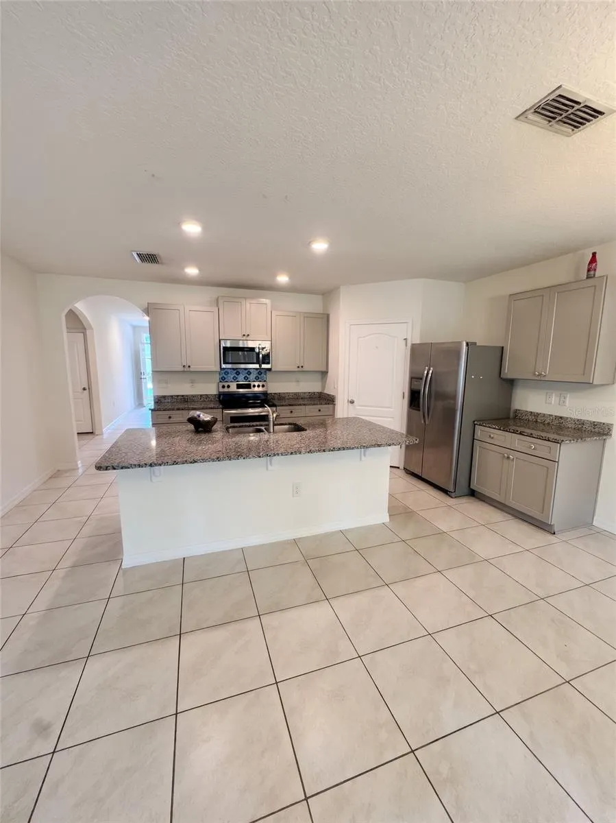 376 TANGLEWOOD DR