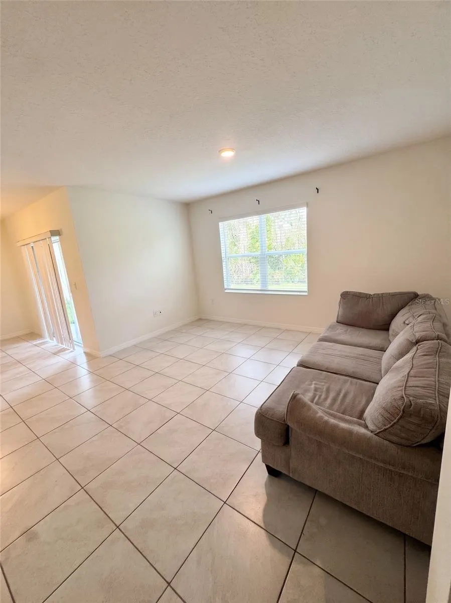 376 TANGLEWOOD DR