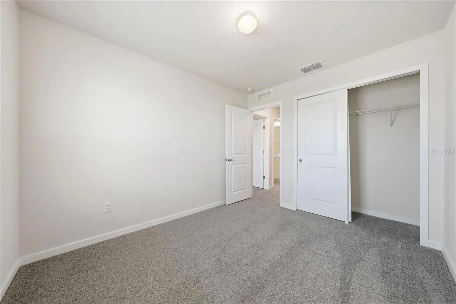 5586 PINELAND RUN