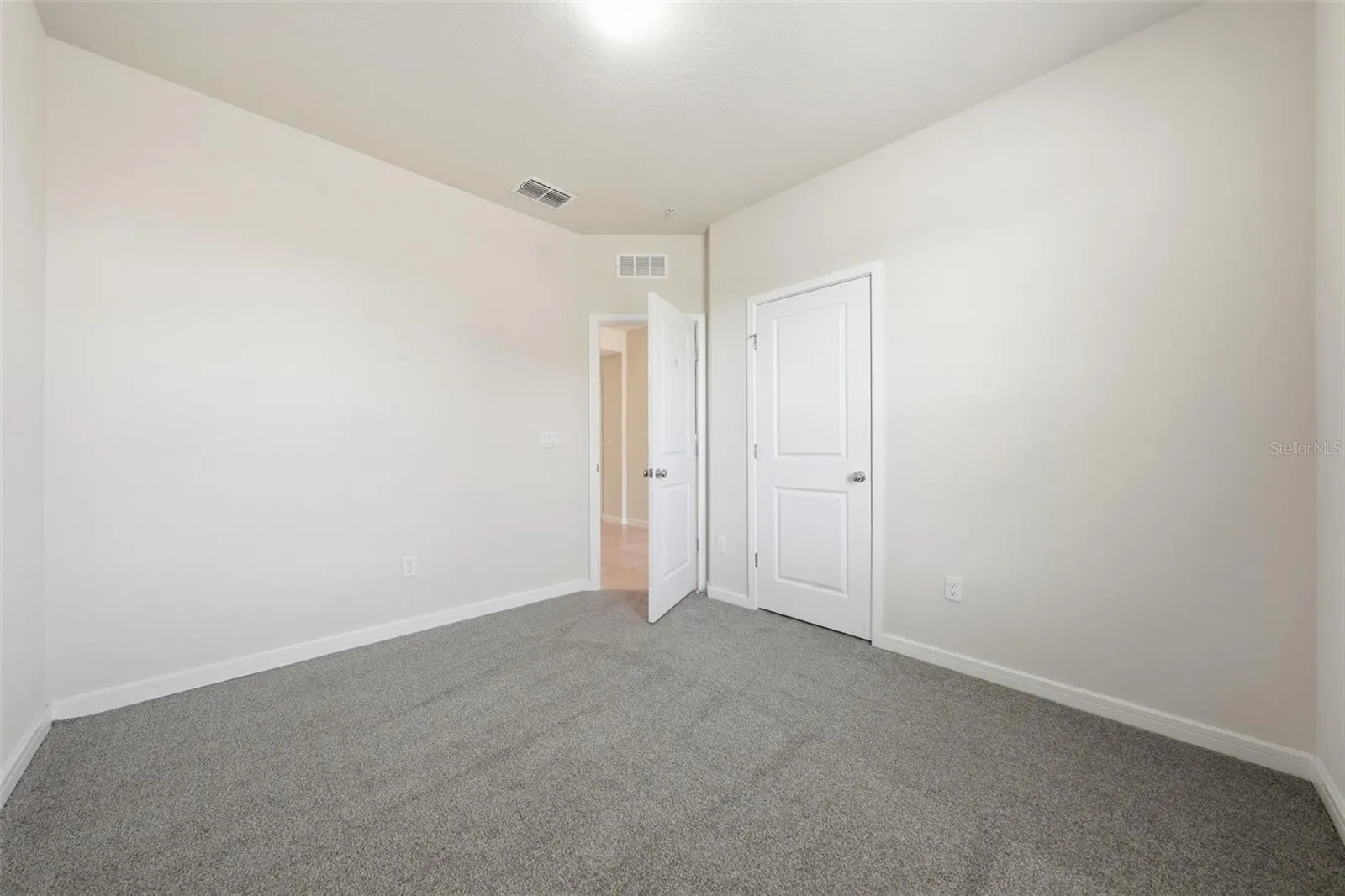 5586 PINELAND RUN
