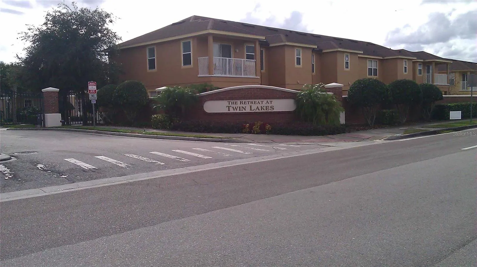 2621 RETREAT VIEW CIR