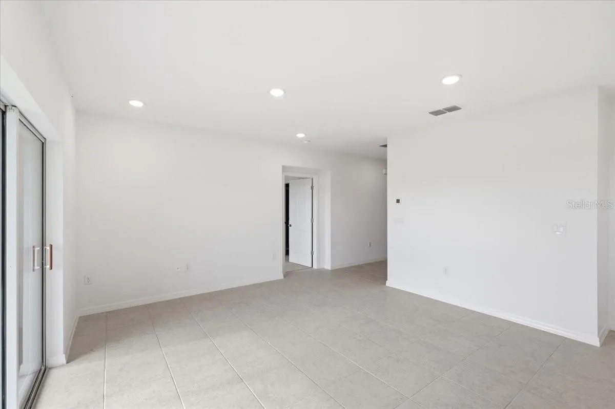 143 BOTTLE BRUSH DR