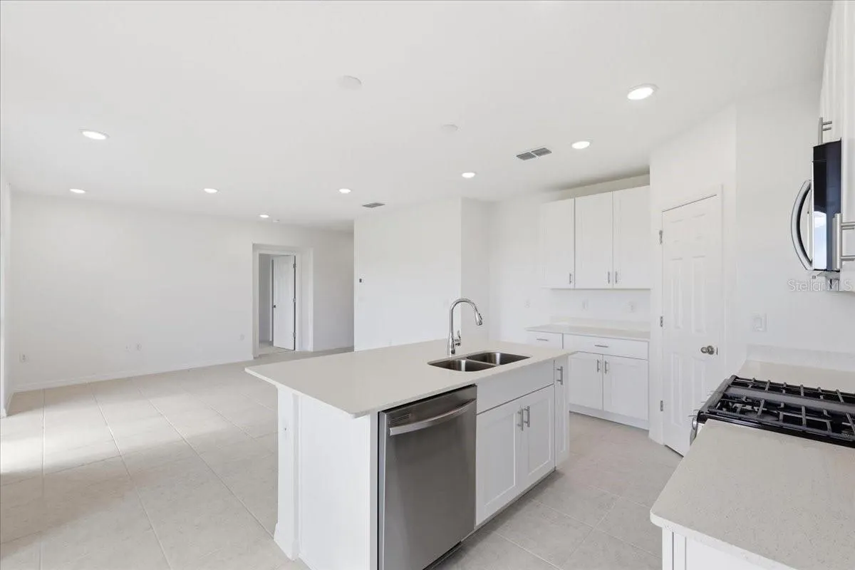 143 BOTTLE BRUSH DR