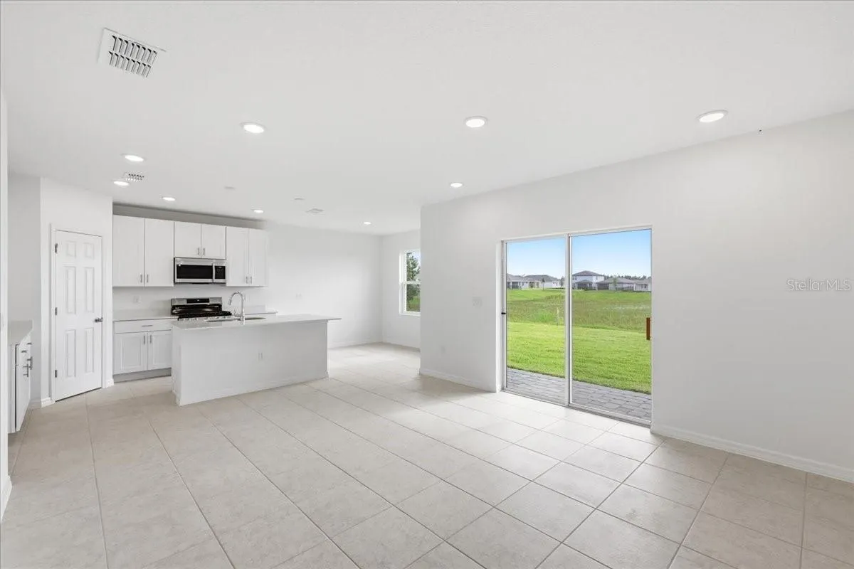 143 BOTTLE BRUSH DR