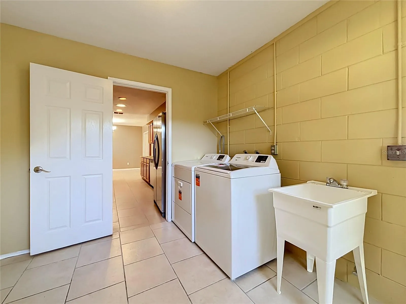 3427 LAKEVIEW DR