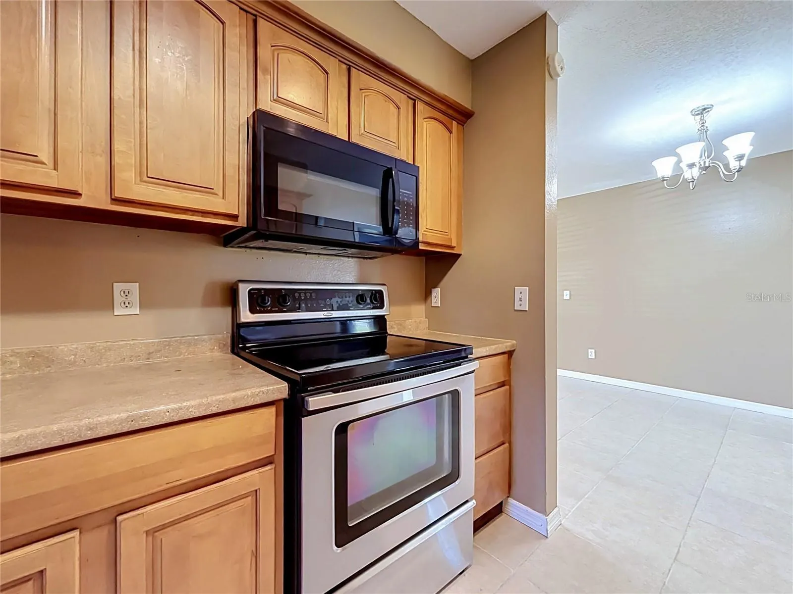 3427 LAKEVIEW DR