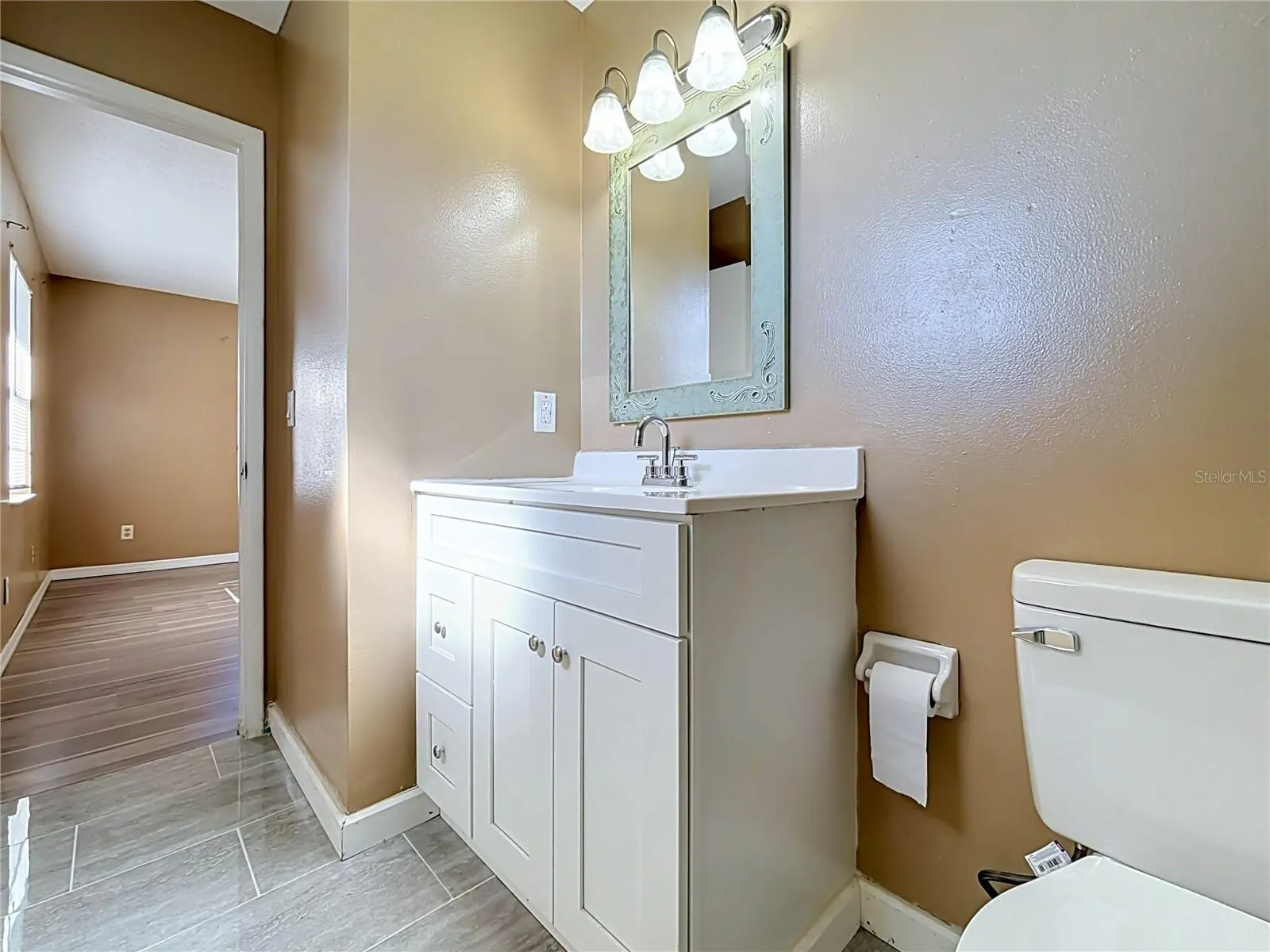 3427 LAKEVIEW DR